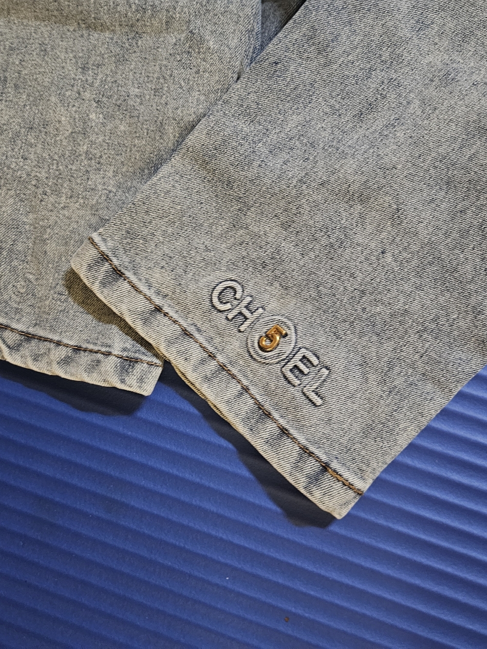 Light Blue High-Rise Women’s Jeans with Gold Button Accent - Picture 6 of 9